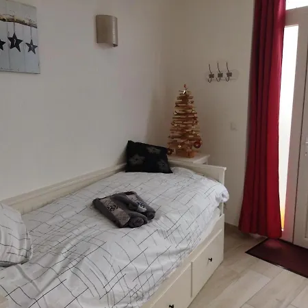 Le Kiosque De La Des Roses Et Atypique *