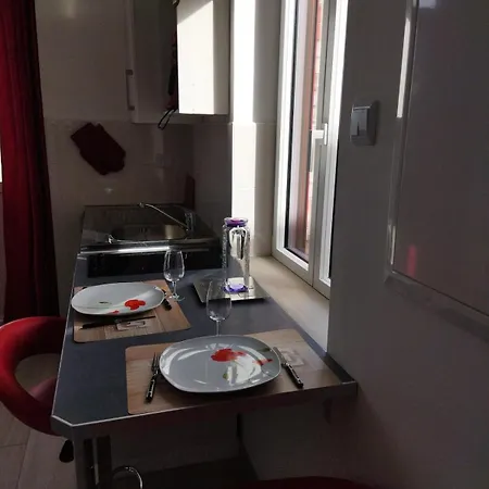 Le Kiosque De La Des Roses Et Atypique