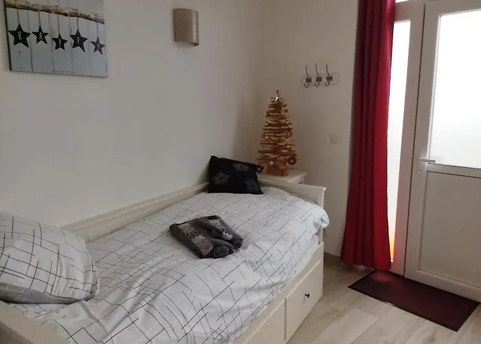 Le Kiosque De La Des Roses Et Atypique *